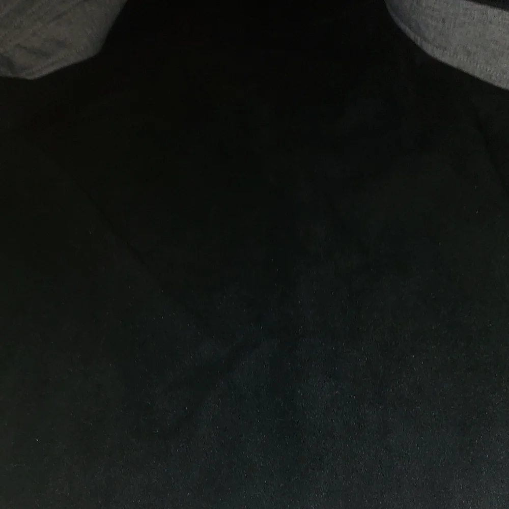 WaterproofHood with drawstring closureFlag logo embroidery at chest24 L27